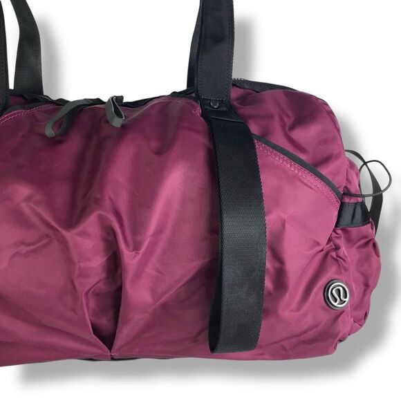 Lululemon Athletica Extra Mile Duffle Gym Yoga Travel Bag Weekender Crossbody - Picture 9 of 16